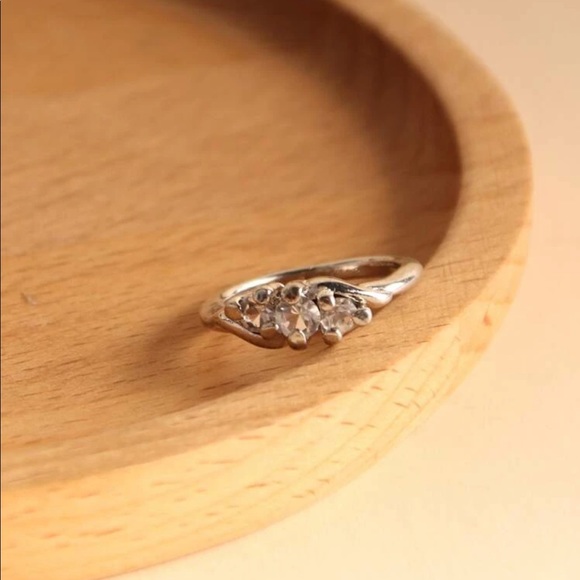 Gorgeous Silver Ring rated 5 stars! 🌟💎 - Picture 5 of 6